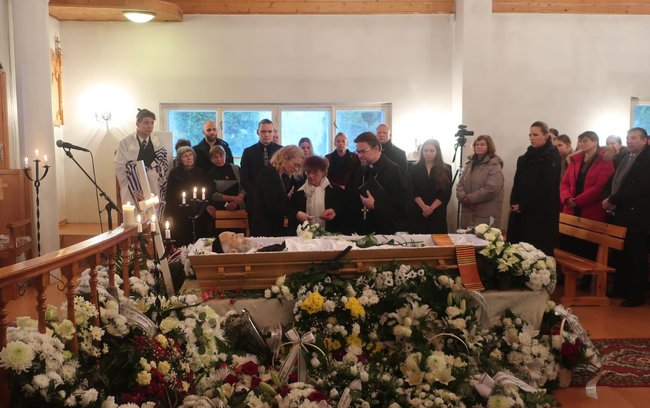 ../previews/019-Beerdigung Rabbi Benjamin 20.png.medium.jpeg